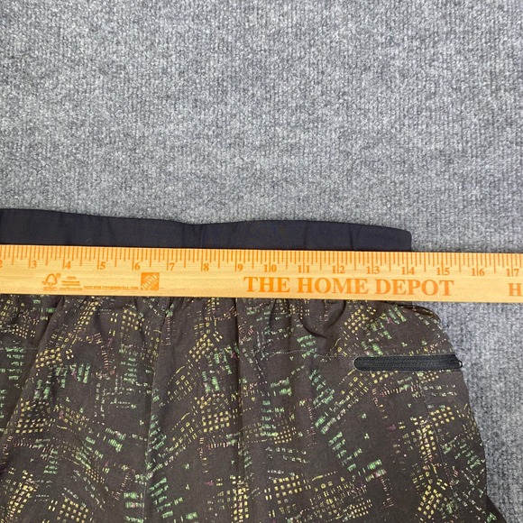 Lululemon Mens 2-in-1 Running Shorts Green Yellow Digital Print Liner 7in Inseam - Picture 6 of 8